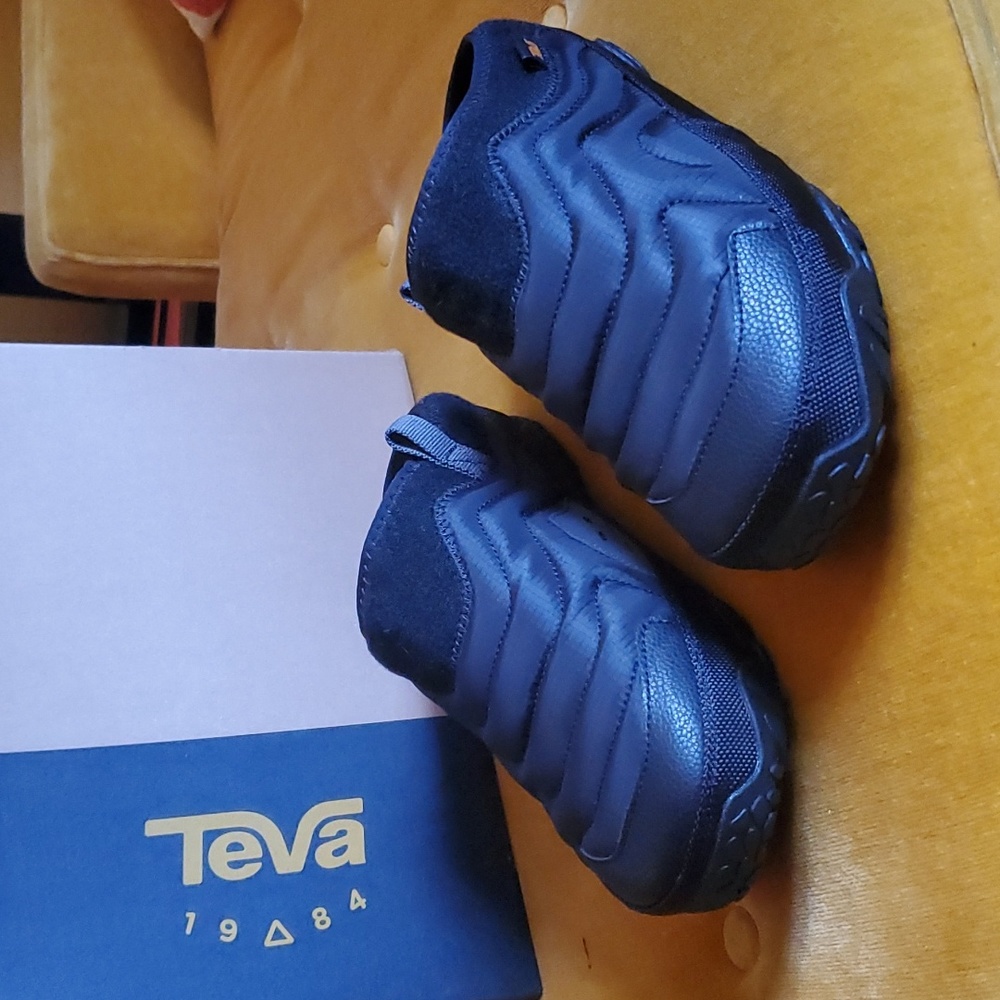 Teva ReEmber Terrain Black Women's 8 Outdoor Slide Slipper NIB